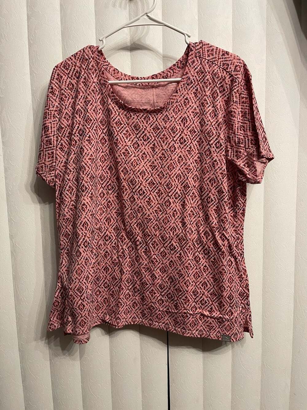 L.L. Bean Short Sleeve Top XL PET Pink Geo Print